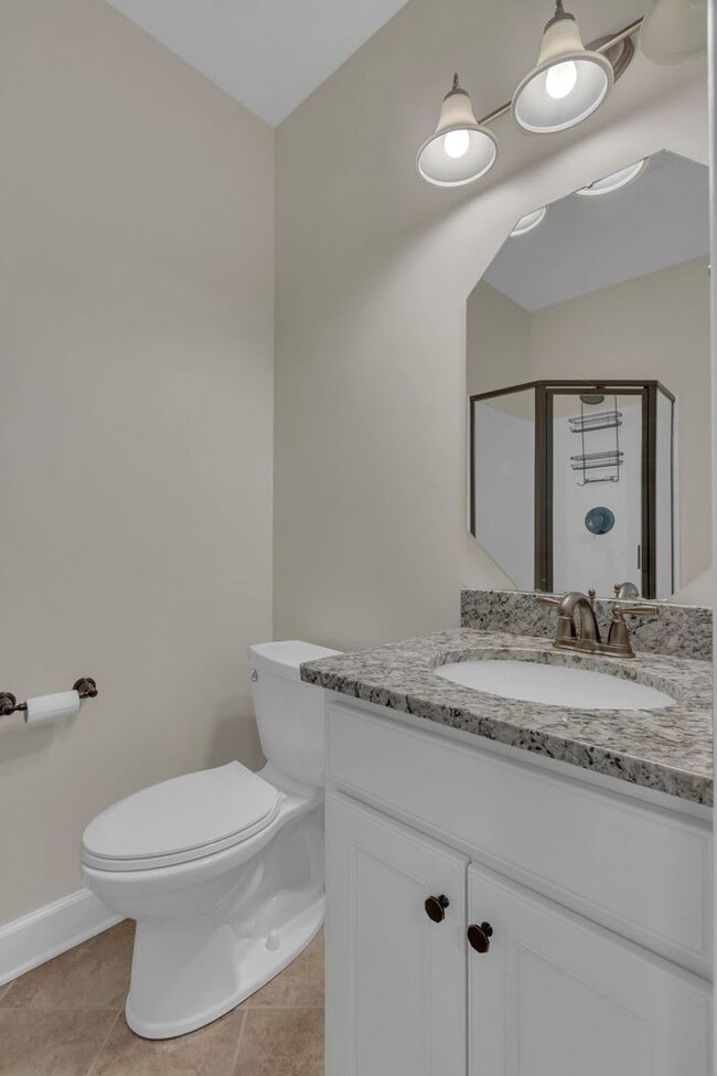 Building Photo - Charming Townhome in the Heart of Berry Fa...