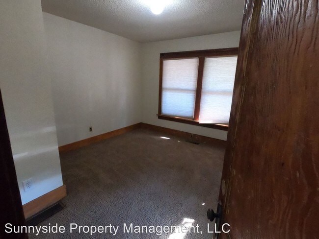 Building Photo - 943 Broadway