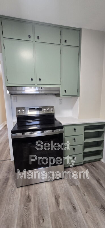 Building Photo - 702 Archer Ave