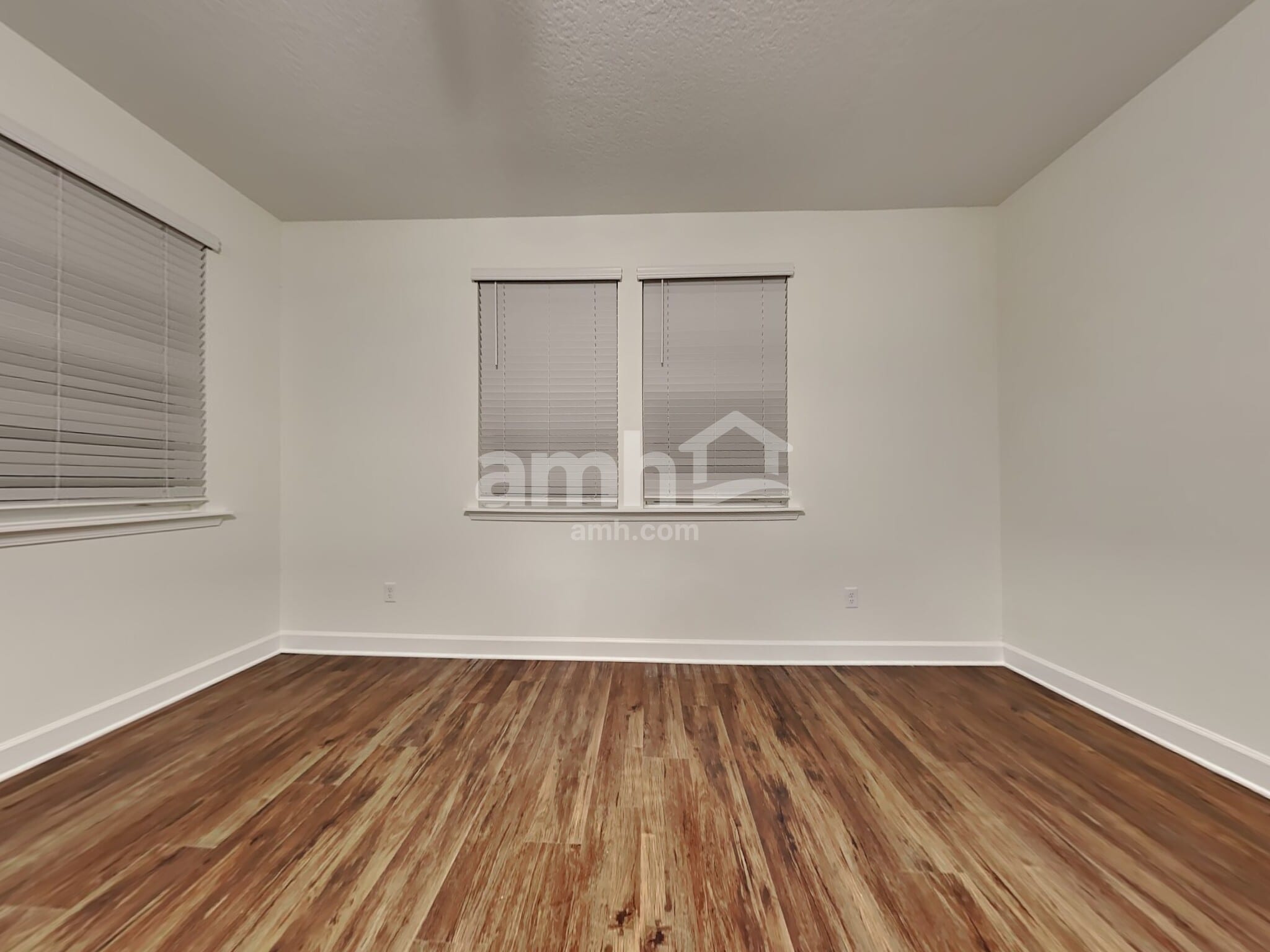 Building Photo - 945 Tan Tara Trl