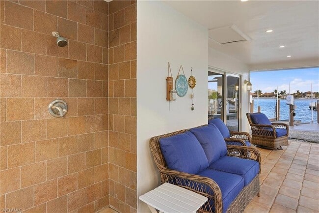 Building Photo - 339 Landmark St