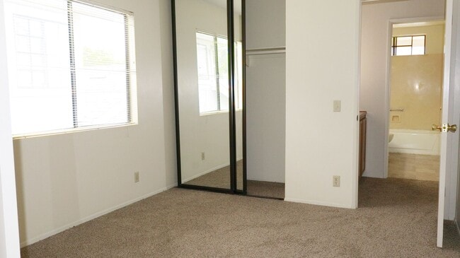Building Photo - 3 bedrooms townhome in Chula Vista CA - Terranova Area