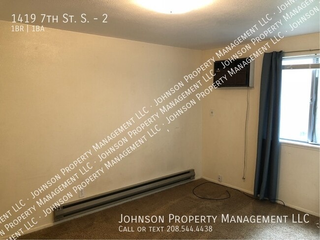 Building Photo - Downtown Nampa duplex unit with private ya...