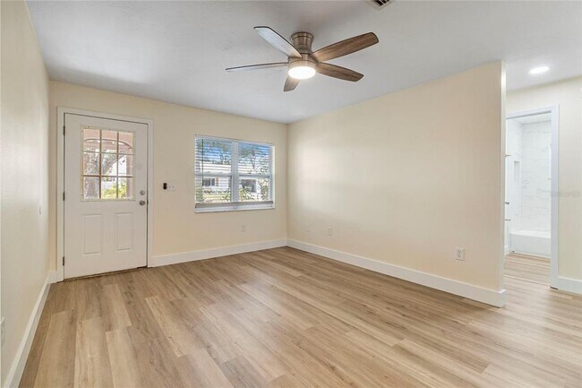 Building Photo - 4087 Vana Dr