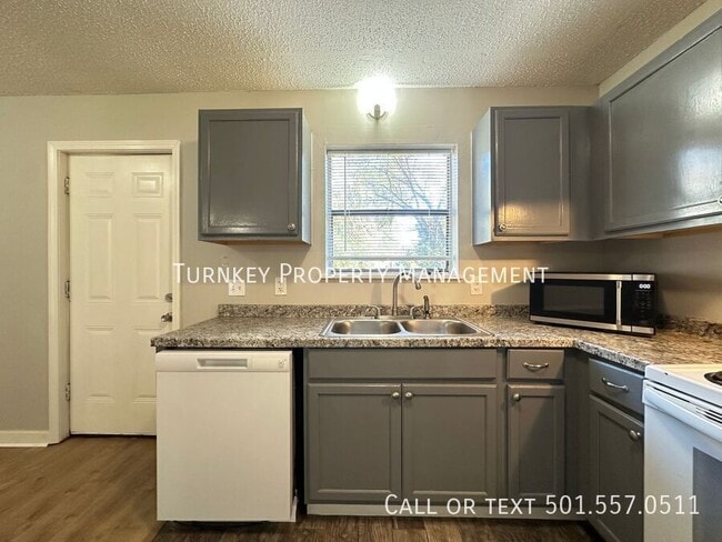 Building Photo - 361 N Oak Ct