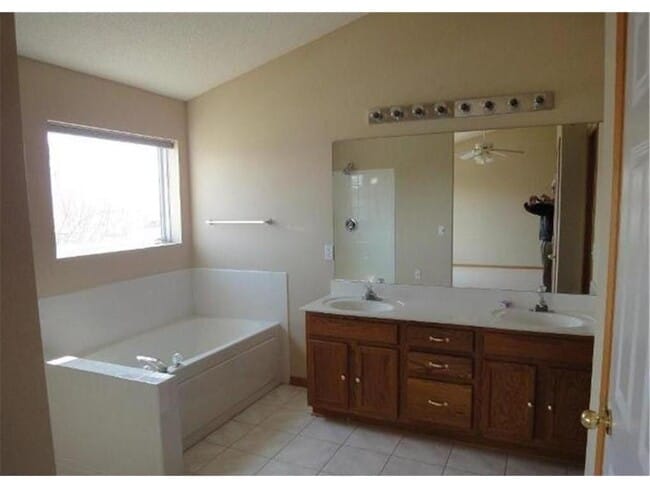 Building Photo - 9012 Garland Ln N