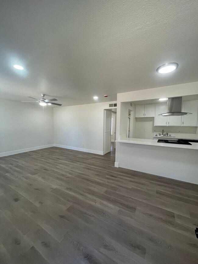 Building Photo - Downstairs unit available at The Arbors! M...