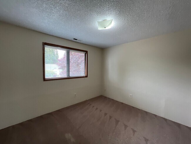 Building Photo - Thurston Charm