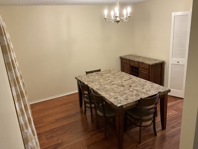 Building Photo - 129 Splitrock Ln