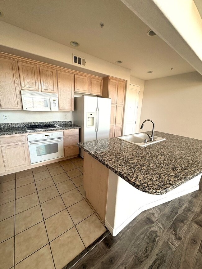 Building Photo - Beautiful, 2 story penthouse loft at the Manhattan condos on the south strip.