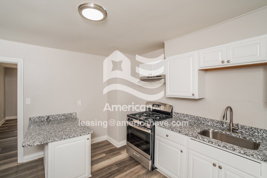 Building Photo - 205 N 39th St