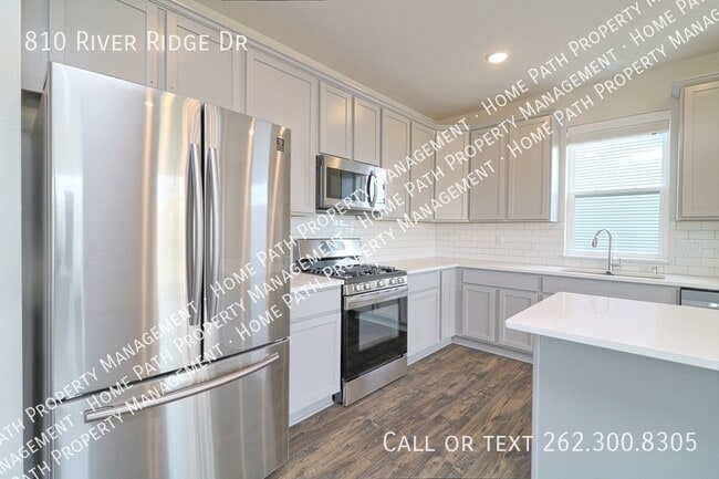 Building Photo - 810 River Ridge Dr