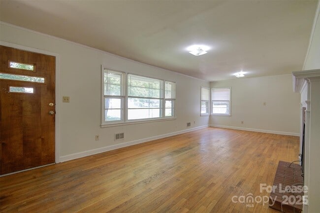 Building Photo - 607 W 19th Ave