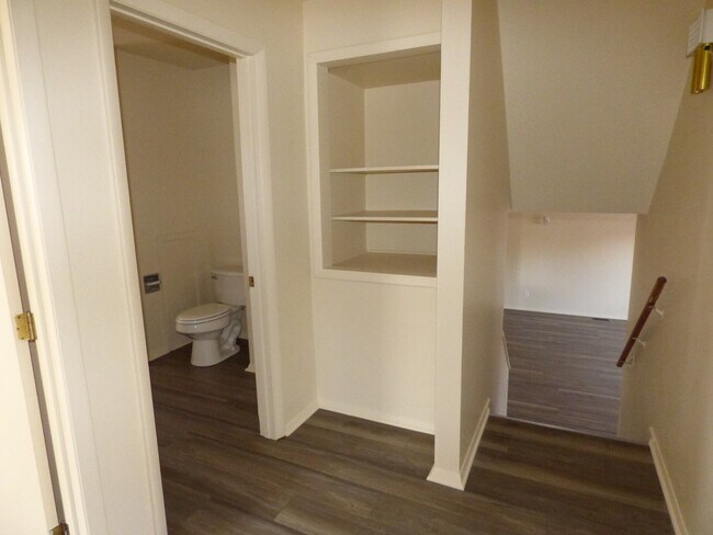 Building Photo - 6914 Autumn View Dr