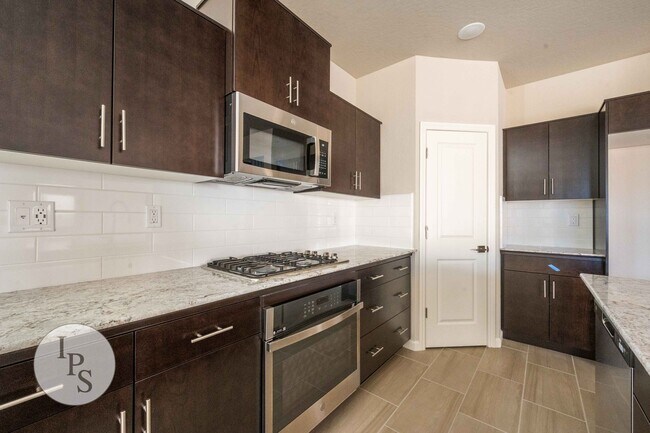 Building Photo - Brand New Clovis Home, 4BR/3BA, With Solar...