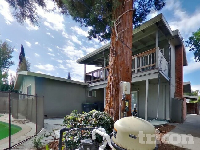 Building Photo - 1724 Hemlock St