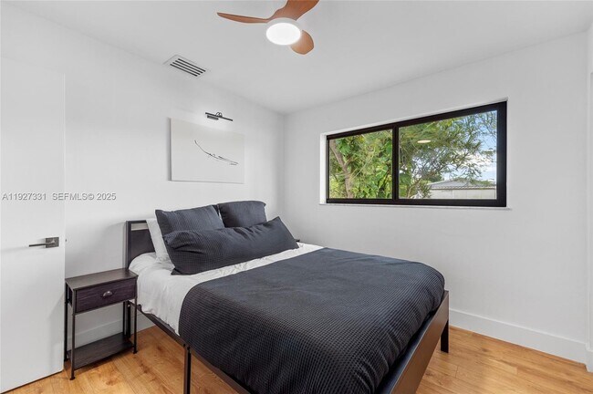 Building Photo - 9915 SW 212th St