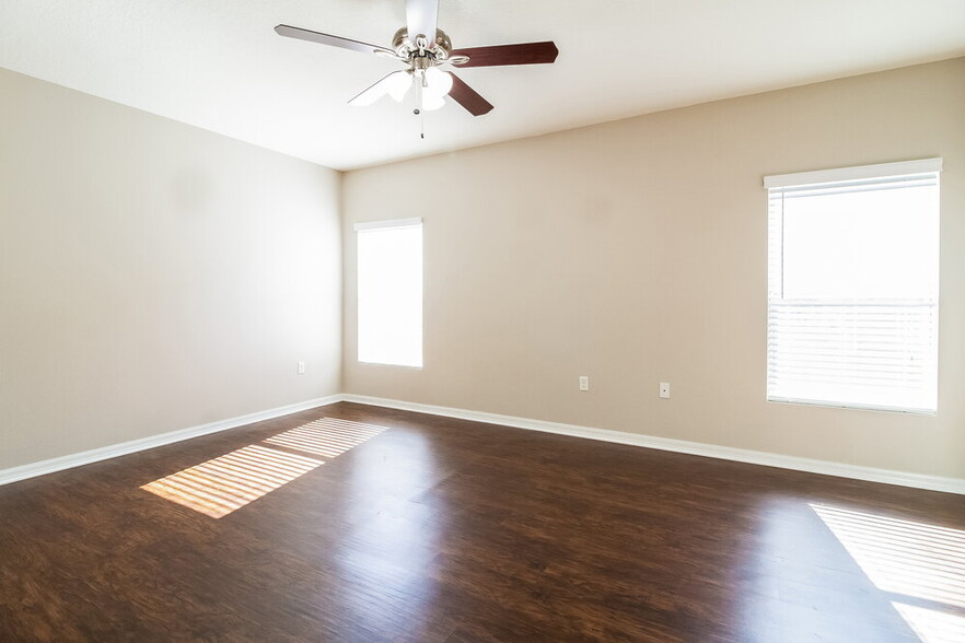 Building Photo - 3046 Dasha Palm Dr