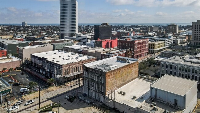 Building Photo - 2206 The Strand