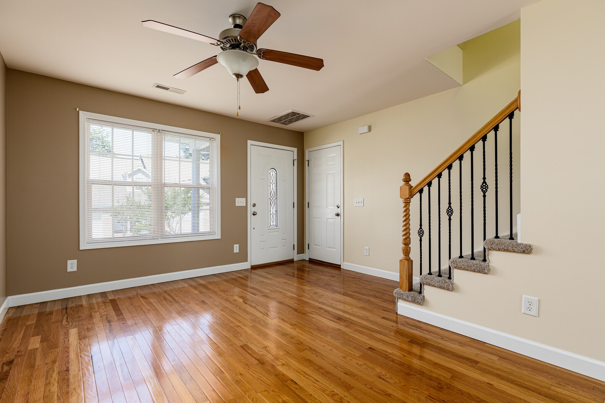 Building Photo - 202 Clover Court