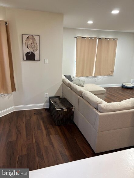 Building Photo - 430 Whitman Ln