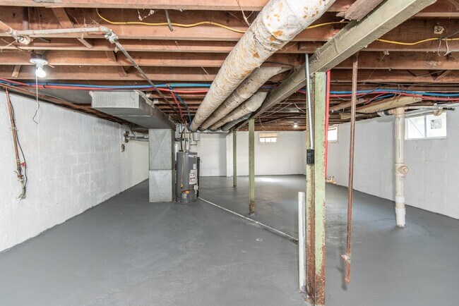 Building Photo - 320 Henquin Dr