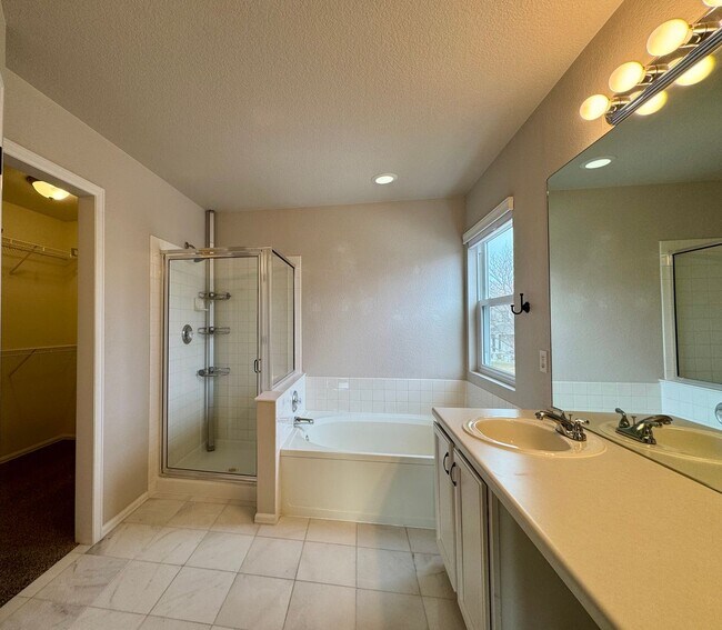 Building Photo - Beautiful & Updated 4 Bedroom / 3.5 Bath Home – Available Now!