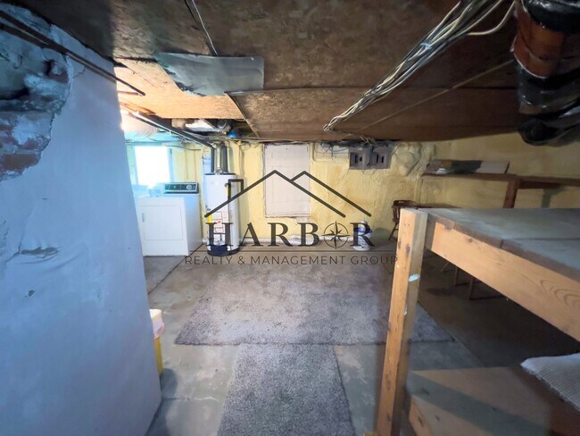 Building Photo - 527 Boone St