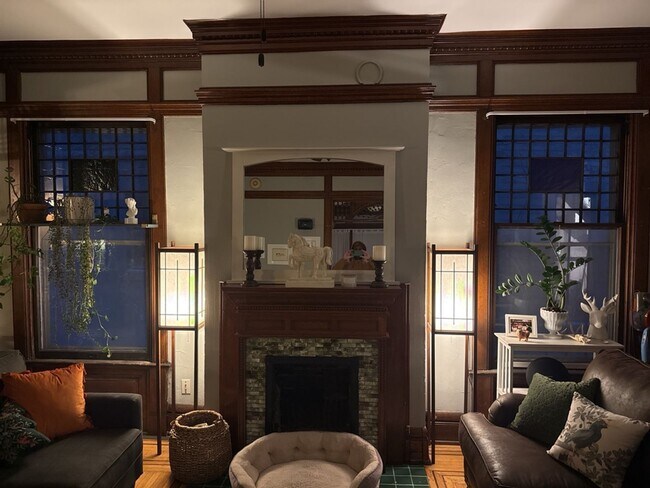 Building Photo - 2204 Grand Ave S