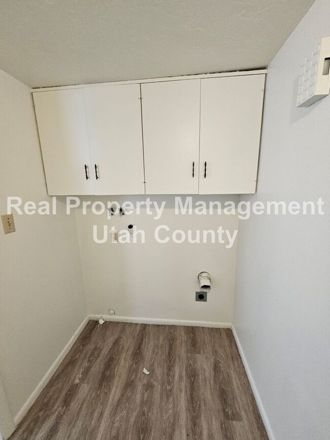 Building Photo - 1148 W 100 N