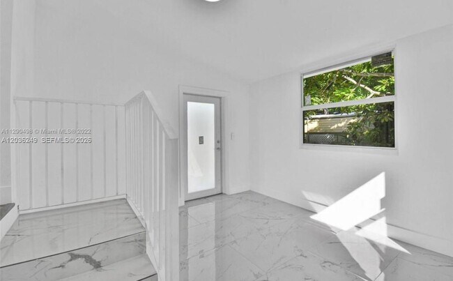 Building Photo - 6391 SW 39th St