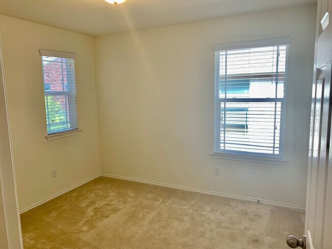 Building Photo - 3 Bedroom, 2.5 Bathroom Home in Cedar Park!