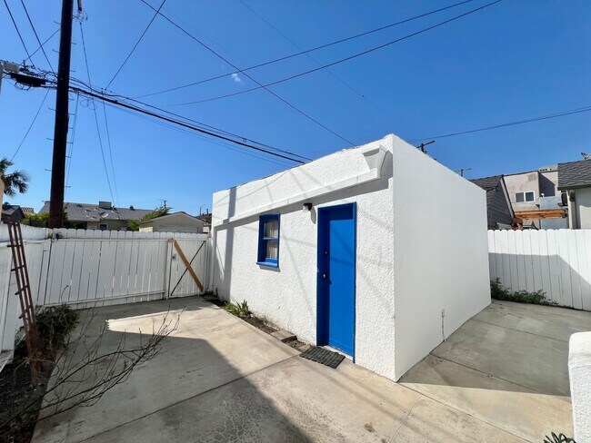 Building Photo - Charming Belmont Shore Bungalow close to 2...