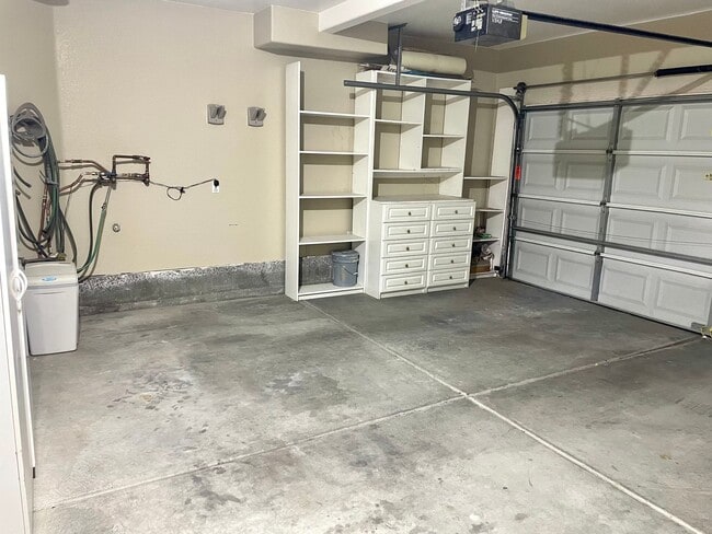 Building Photo - Hidden Gem in Gated Community - Summerlin