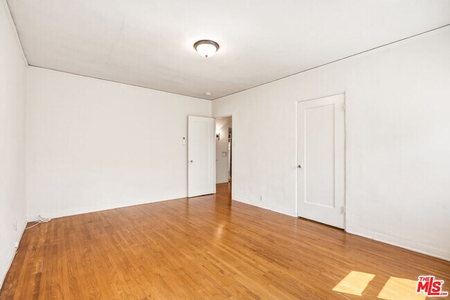 Building Photo - 2613 Cloverfield Blvd
