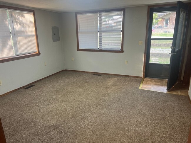 Building Photo - comfortable and convenient : 3-bedroom, 1-...