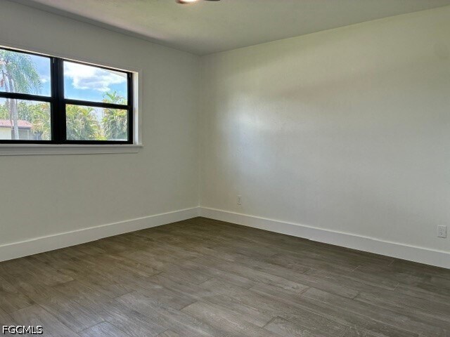 Building Photo - 913 Entrada Dr