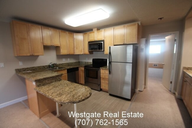 Building Photo - Lovely 1 Bedroom/1 Bathroom West Petaluma Condo Available Now
