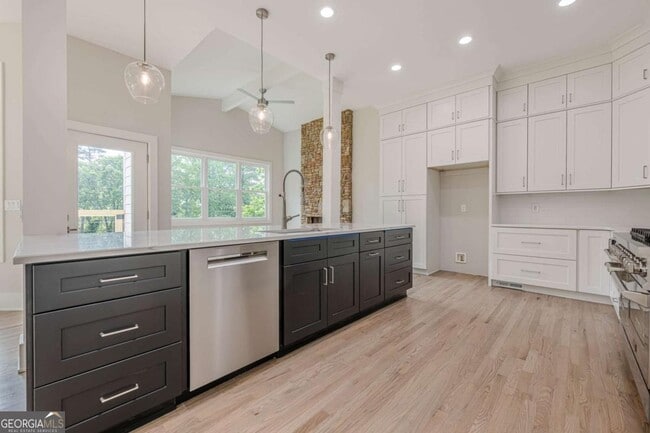 Building Photo - 2555 Chattahoochee Ln