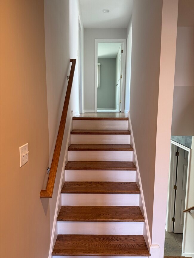 Building Photo - 585 Leahy Cir