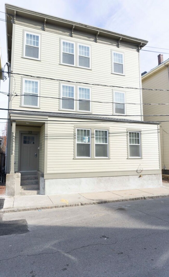 Building Photo - Nice 3 bed in Somerville