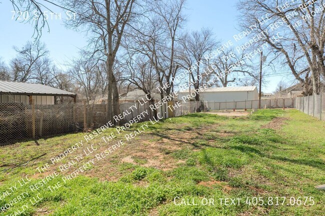 Building Photo - 720 S 5th St