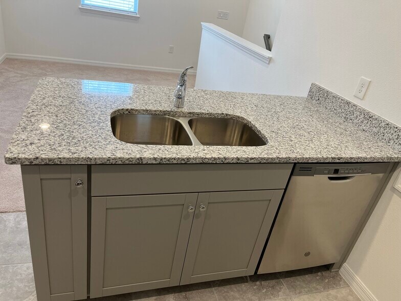 Double Sink - 16036 Micelli Dr