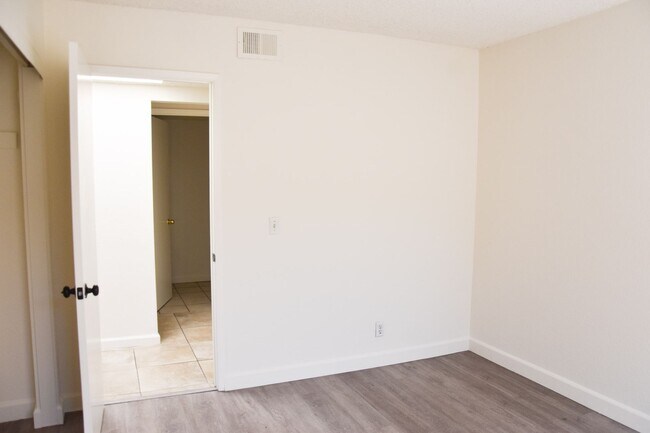 Building Photo - Cypress (125-127) South