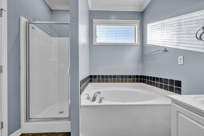 Building Photo - 3105 Vintage Way