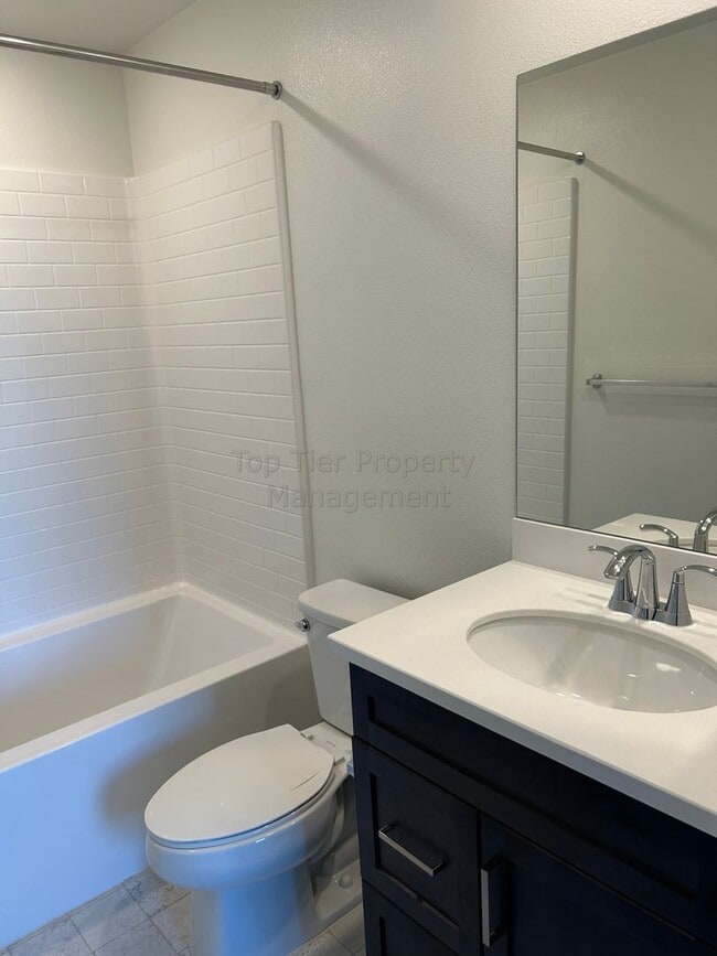 Building Photo - **Beautiful 2 bed / 2.5 bath Town Home in San Marcos - Available 08/21**