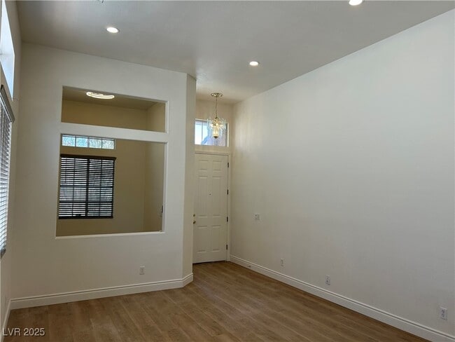 Building Photo - 3217 Ridgecliff St