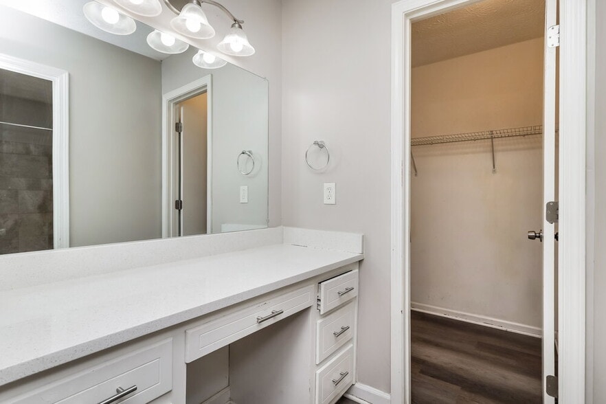 Building Photo - 661 Greenview Ave SE