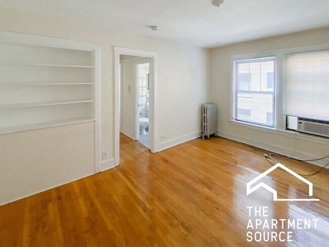 Building Photo - 516 W Cornelia Ave
