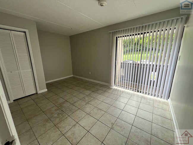 Building Photo - 915 S Seminole Dr
